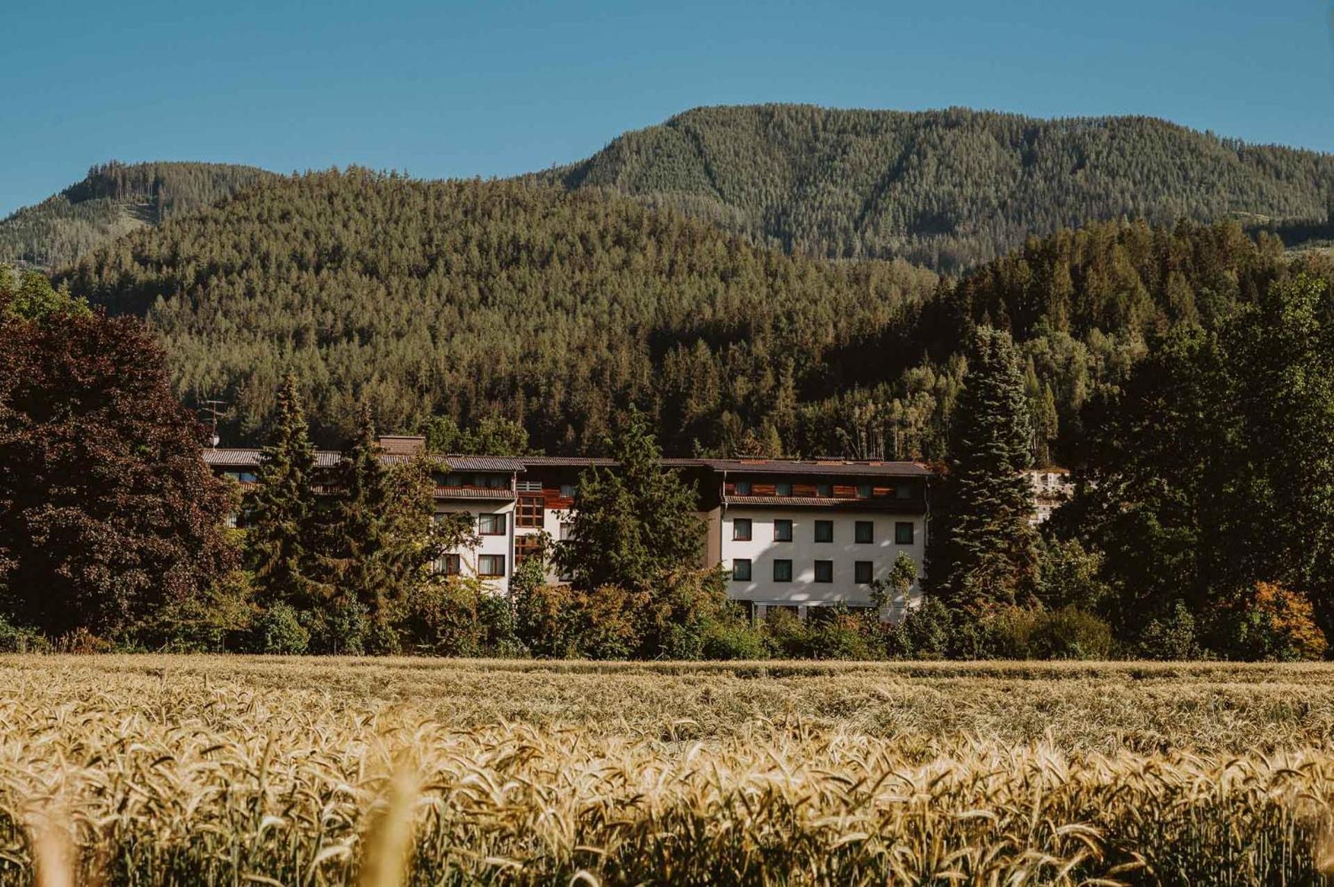 Hotel Bruecklwirt Niklasdorf Exterior photo